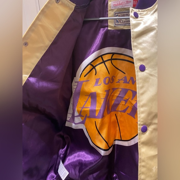Mitchell and Ness Los Angeles Lakers Bomber Jacket - Picture 3 of 9